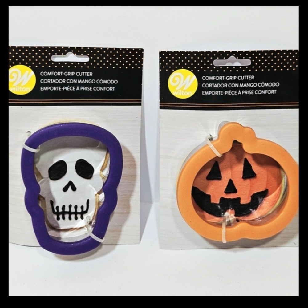 Wilton Halloween Comfort Grip Cookie Cutters - Skull and Pumpkin NEW!!!